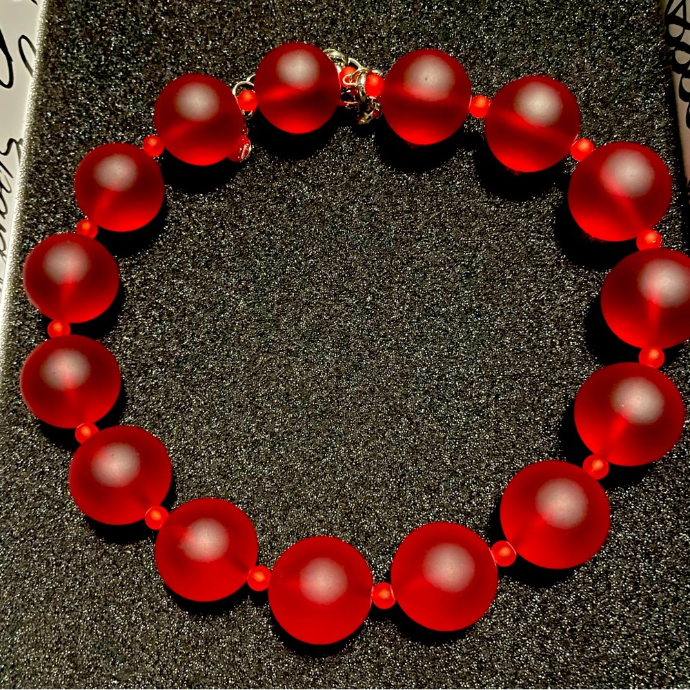 Sassy Jones Dina Collar Red